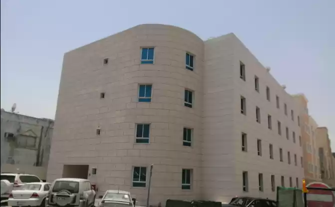 Жилой Готовая недвижимость 3 спальни Н/Ф Квартира  в аренду в Доха #7354 - 1  image 